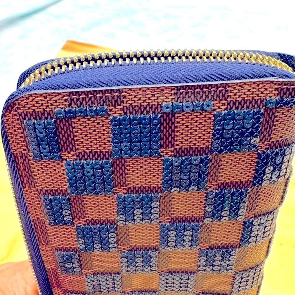 Louis Vuitton Limited Edition 3D effect sequin damier - Picture 5 of 11